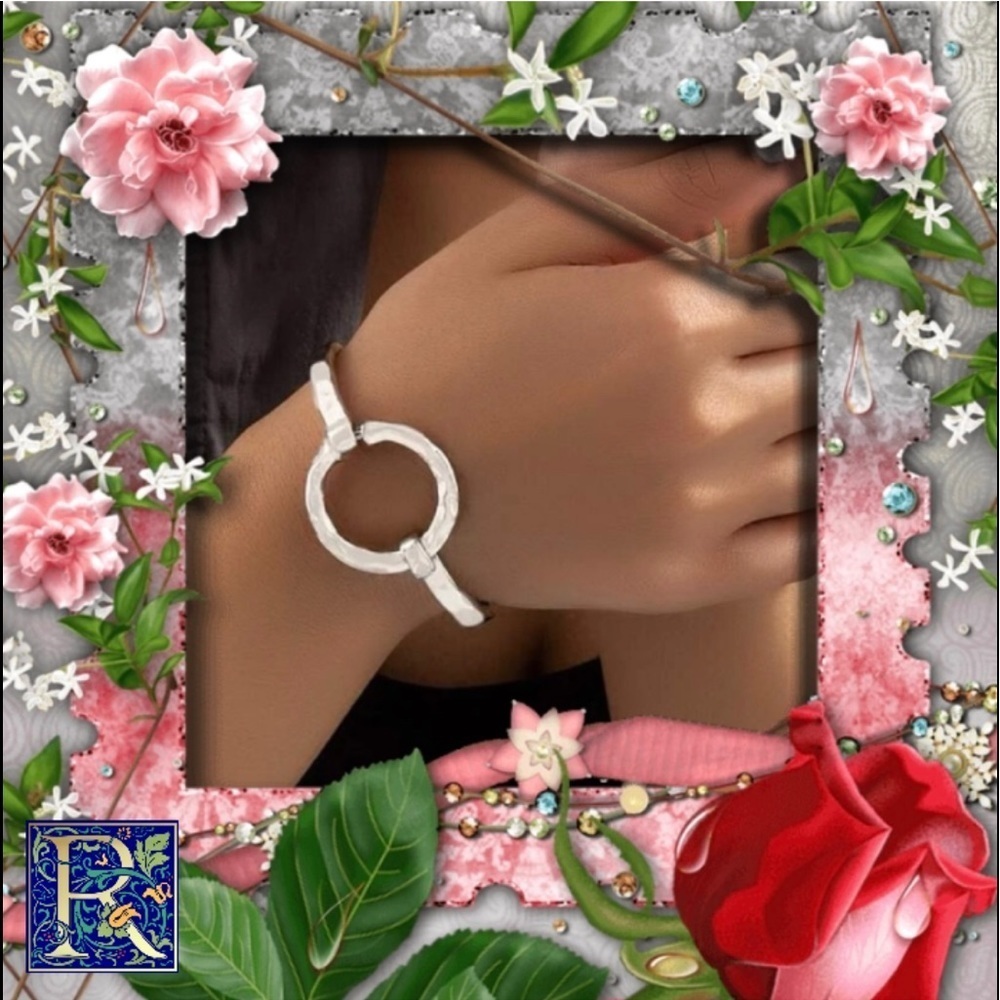 Silver Circle Décor Bracelet​